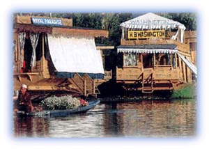 Houseboats on the Dal lake. Credit: KOA