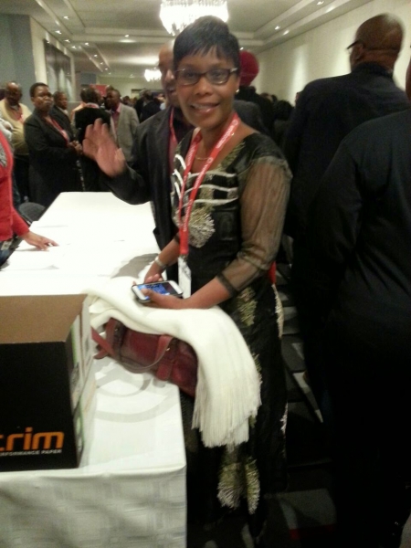 Hlengi-arriving-opening-night