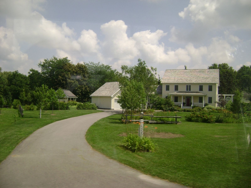 NiagaraOnLakePathwayExpensiveHome